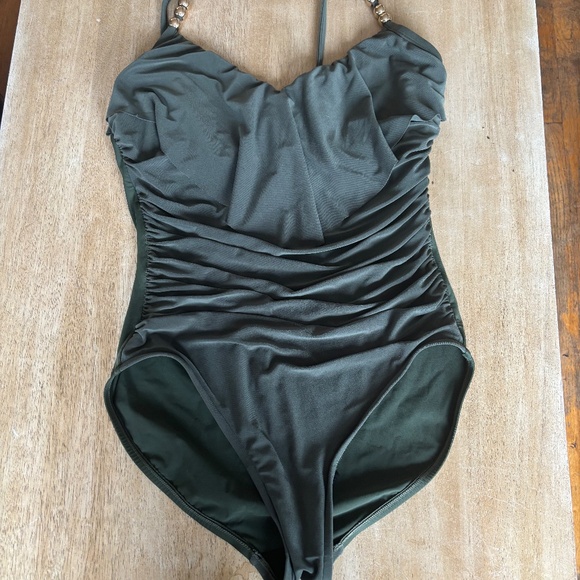 Magicsuit  Isabel Tummy Control Ruffle Front One Piece  SZ 10 - Picture 2 of 6